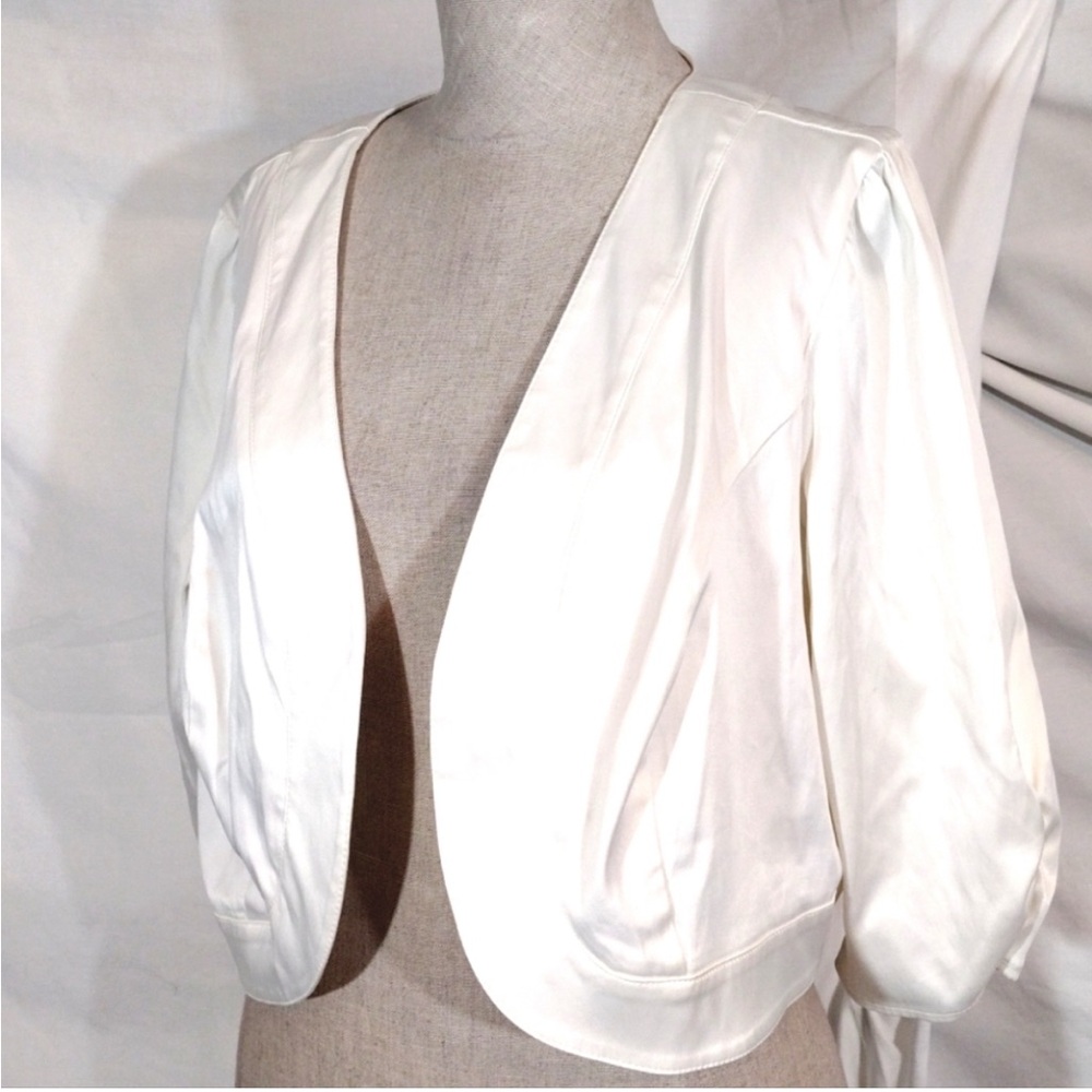 Torrid Crop 1/2 Sleeve Satin Jacket Off-White open front pleated sleeves, 2(Lg)